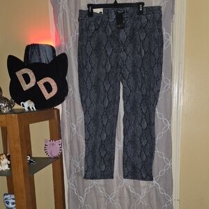 NYDJ Curves 360 Black Patterned Pants
